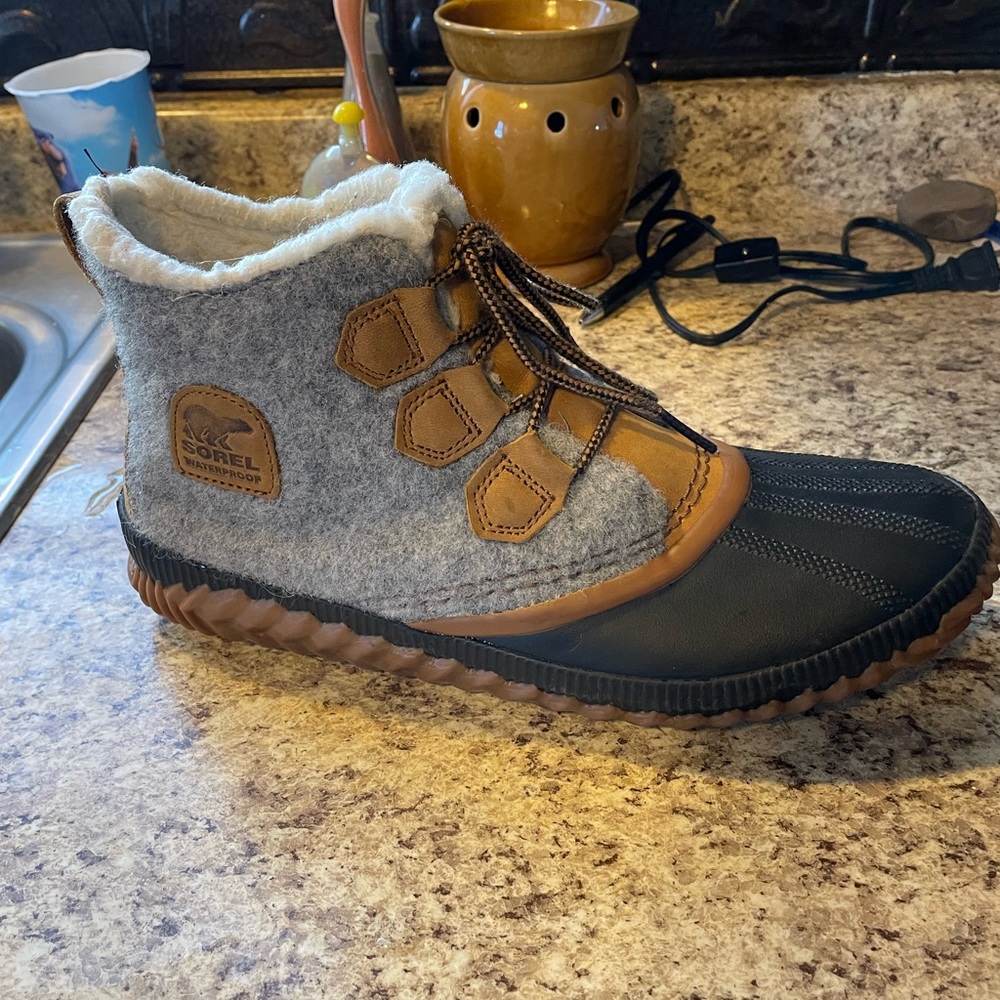Sorel Gray and Brown Lace Up Boots